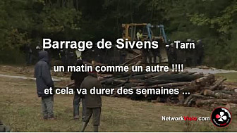 Barrage de Sivens Tarn : un jour comme un autre ..... Zadistes et Gendarmes Mobiles s'affrontent au quotidien .... @Networkvisio